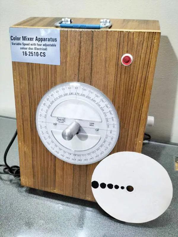 Color Mixer Apparatus Variable Speed with four adjustable color disc [Electrical]